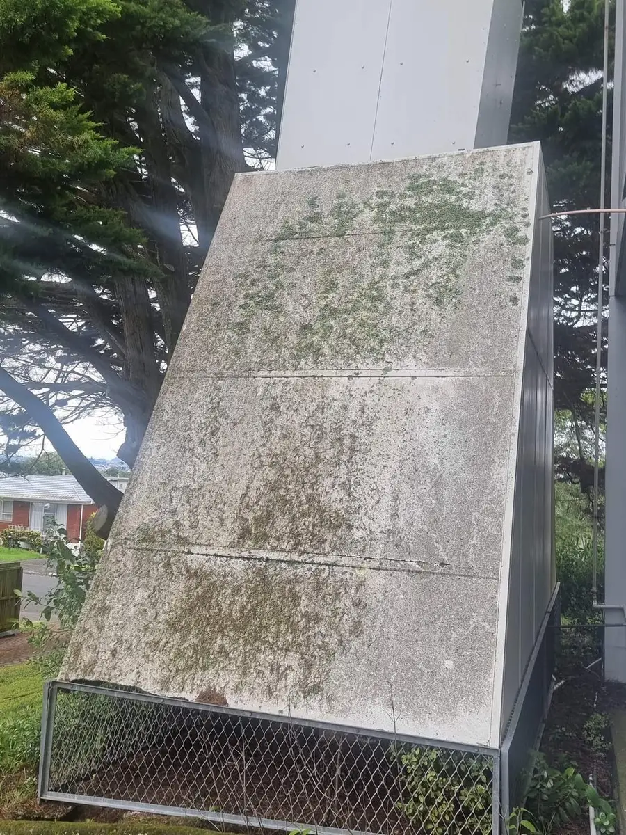 Close view of the asbestos-cement hood panels before SES removal