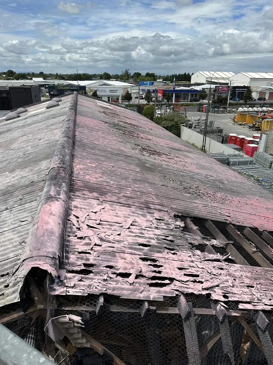 Roof of the asbestos-cement hood with the insulation layer exposed