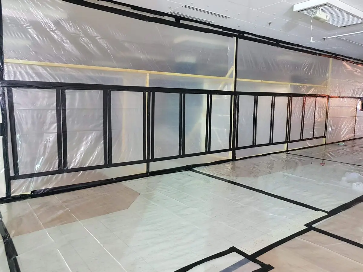 Enclosure sheeting walls built inside the commercial office