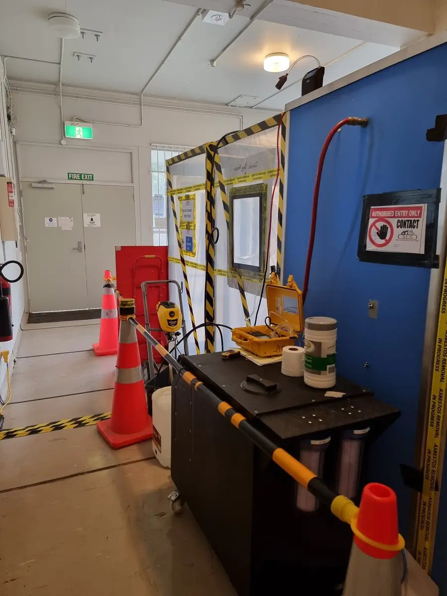 Site set-up table and decontamination unit in the corridor