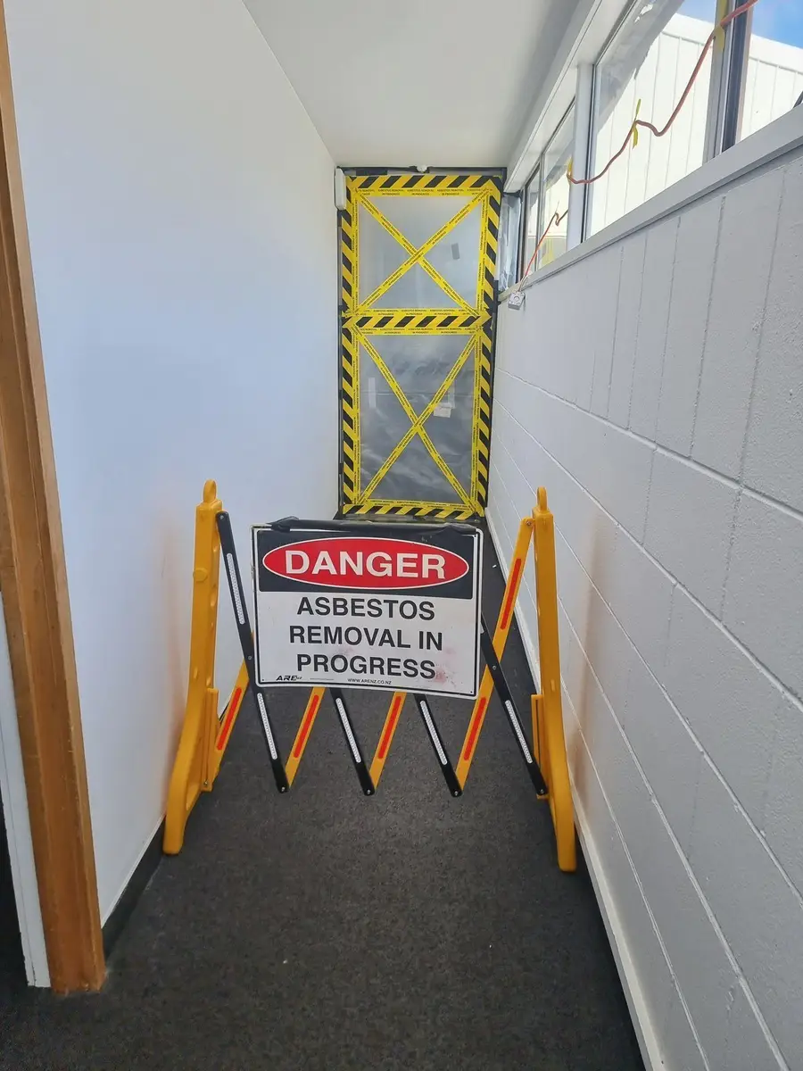 Corridor enclosure with danger barrier in the office