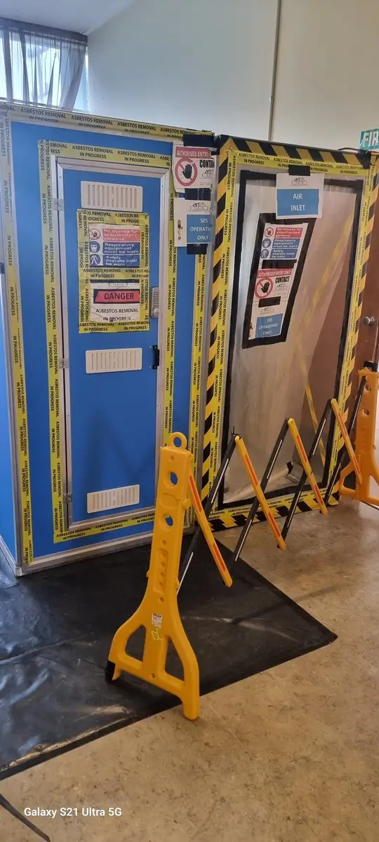 Decontamination unit and barrier in the office corridor