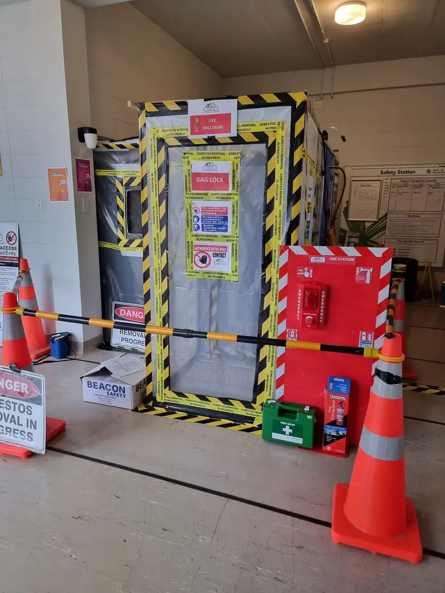 Decontamination unit and fire station at the asbestos enclosure