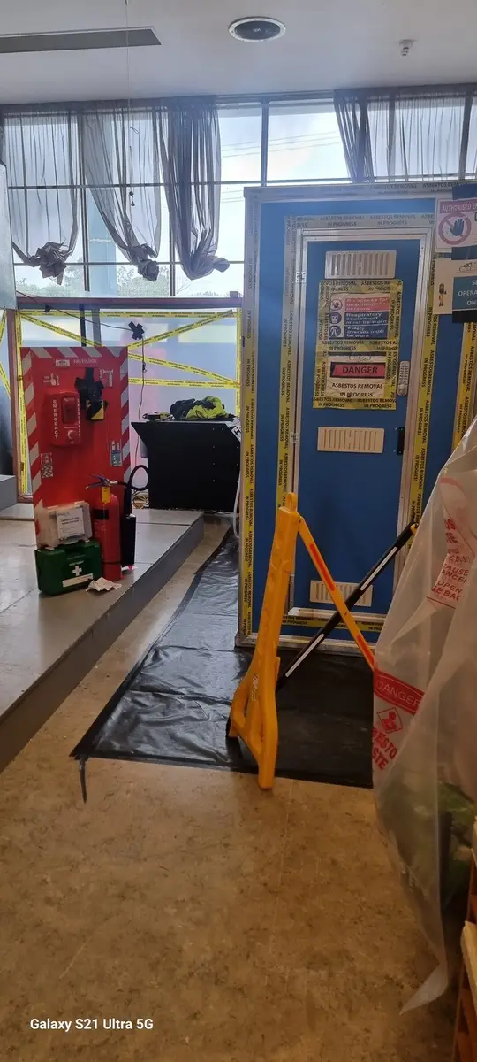 Decontamination unit at the office enclosure entry
