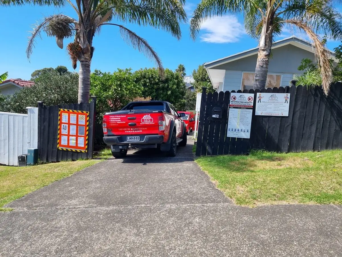 SES ute at the driveway with site signage for the two-storey house job